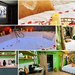 La Jungle Insolite, Spa, Ecran Cinema, Lit A Baldaquin King Size, Day Use, 10 Min Centre