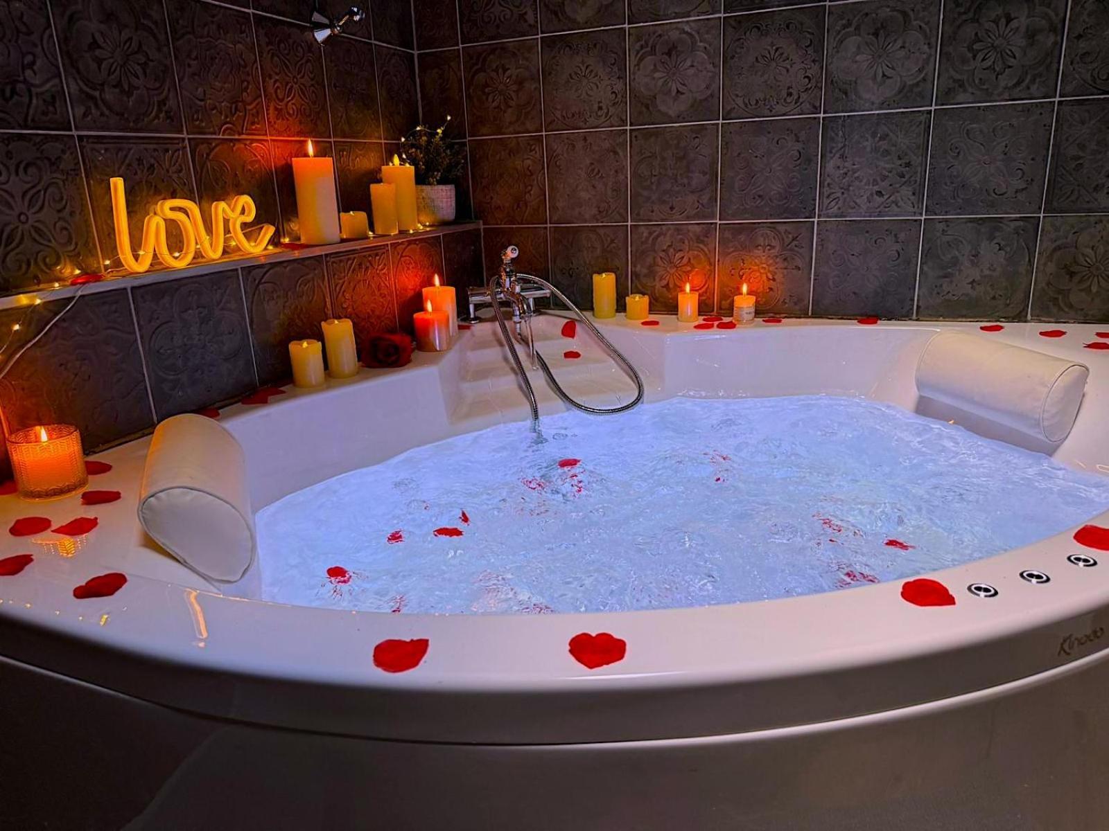 Appartement La Jungle Insolite, Spa, Ecran Cinema, Lit A Baldaquin King Size, Day Use, 10 Min Centre Amiens