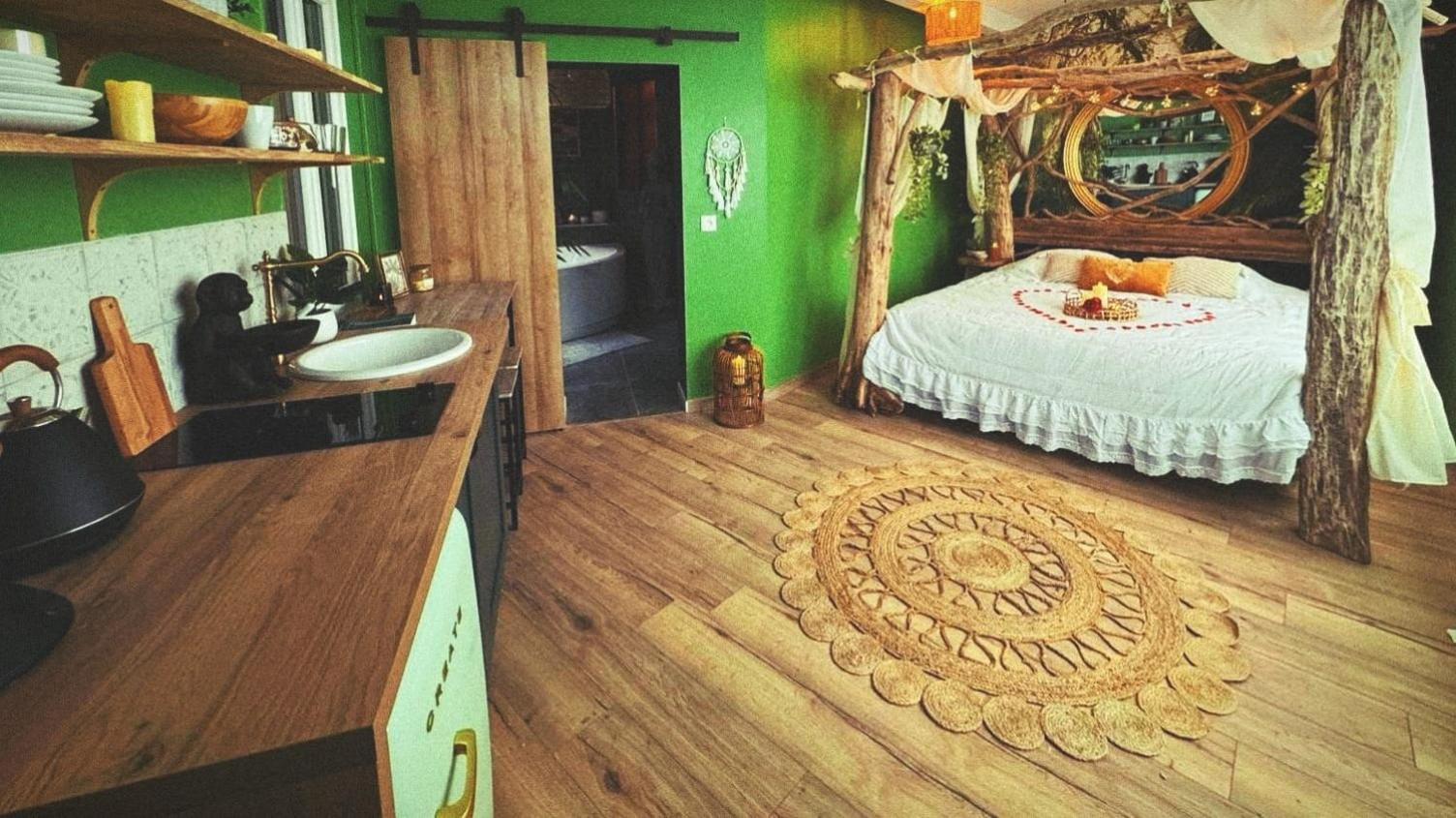 Apartment La Jungle Insolite, Spa, Ecran Cinema, Lit A Baldaquin King Size, Day Use, 10 Min Centre Amiens